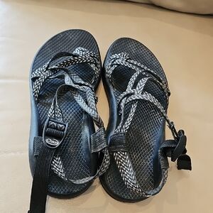 Chaco Womans Black and White Sandals Nice!